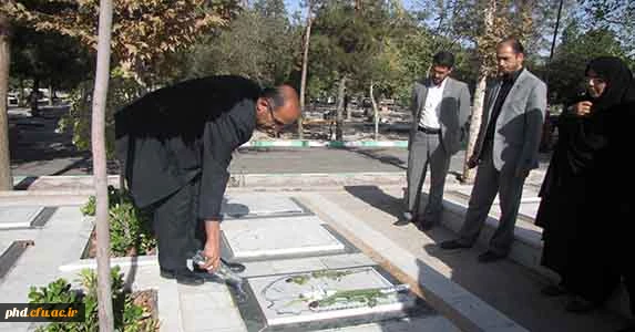 گرامیداشت هفته دفاع مقدس به روایت تصویر(غبار روبی مزارشهدا)