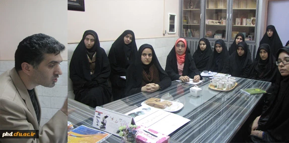 جلسه هم اندیشی دکتر نامداری مدیر کل اداره مشاوره  دانشگاه فرهنگیان با دانشجویان رشته مشاوره پردیس شهید هاشمی نژاد