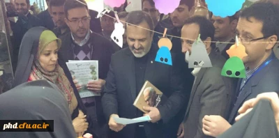 بازدید استاندار خراسان رضوی از  غرفه پردیس شهید هاشمی نژاد در نمایشگاه بزرگداشت هفته پژوهش و فناوری در  خراسان رضوی