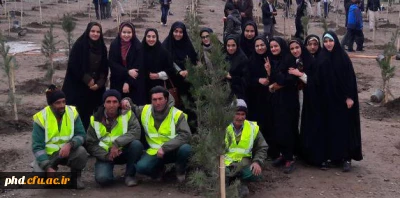 حضور دانشجو معلمان گروه زیست شناسی پردیس شهید هاشمی نژاد در مراسم درختکاری