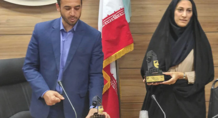 استقبال از افتخار آفرینان پردیس در مسابقات فرهنگی هنری تاتر وسرود