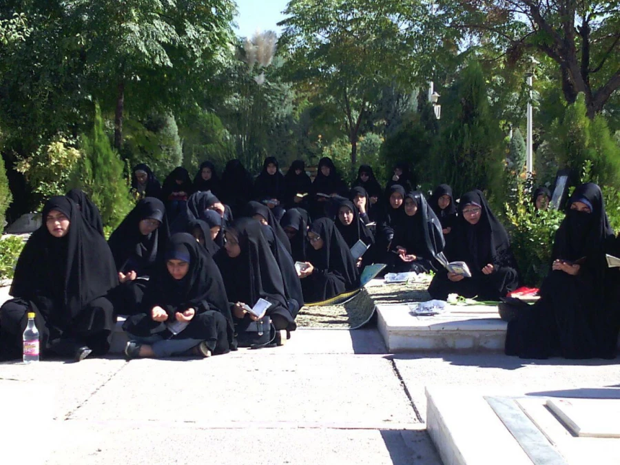 مراسم غبارروبی از مزار روبی از مزارشهدای مدافع حرم