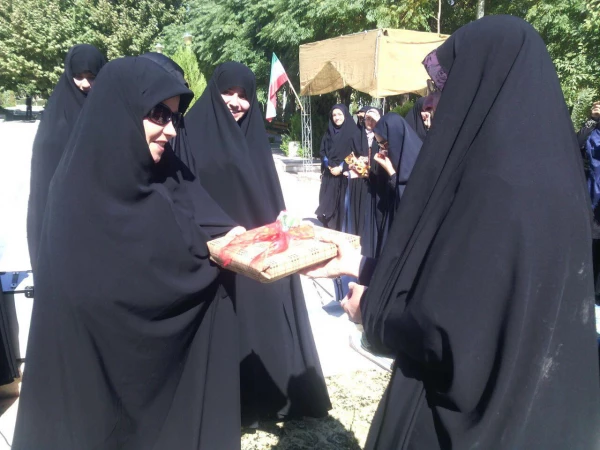 مراسم غبارروبی از مزار روبی از مزارشهدای مدافع حرم