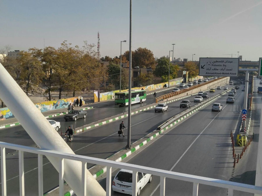 پل هوایی مقابل پردیس شهید هاشمی نژاد