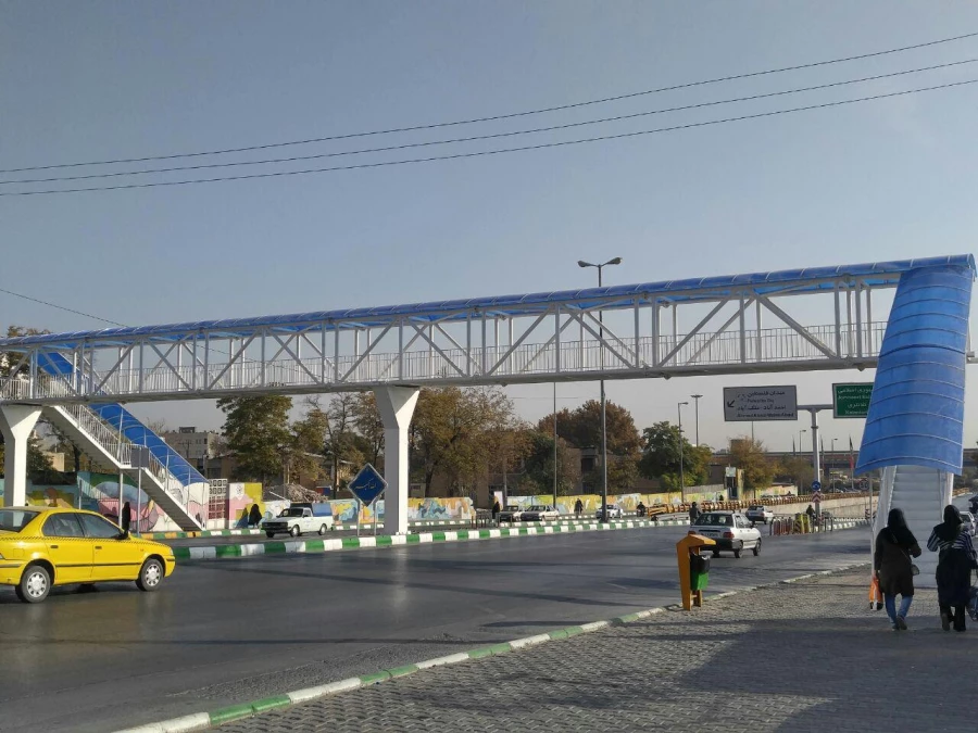 پل هوایی مقابل پردیس شهید هاشمی نژاد