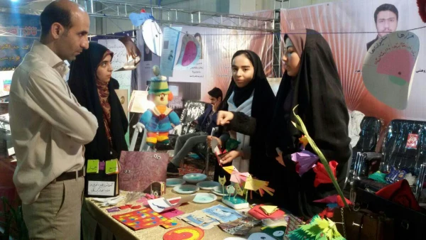 حضوردانشجویان در نمایشگاه هفته پژوهش