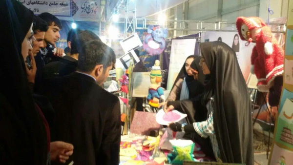 حضوردانشجویان در نمایشگاه هفته پژوهش