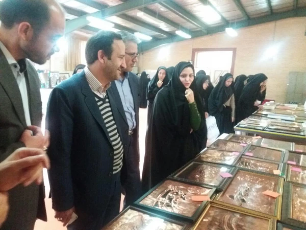 بازدید از نمایشگاه دست سازه های هنری دانشجویان پردیس شهیدهاشمی نژاد