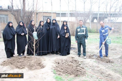 غرس نهال همزمان با روز درختکاری با حضور سرپرست پردیس ومعاونین وکارشناسان ونمایندگاه تشکل های دانشجویی در پردیس شهید هاشمی نژاد