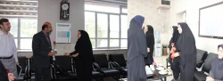 حضورمسئولین پردیس در دفتر اساتید پردیس واهدای شاخه گل