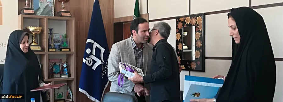 گرامیداشت روز خبرنگار وتجلیل از مسئول روابط عمومی پردیس شهید هاشمی نژاد