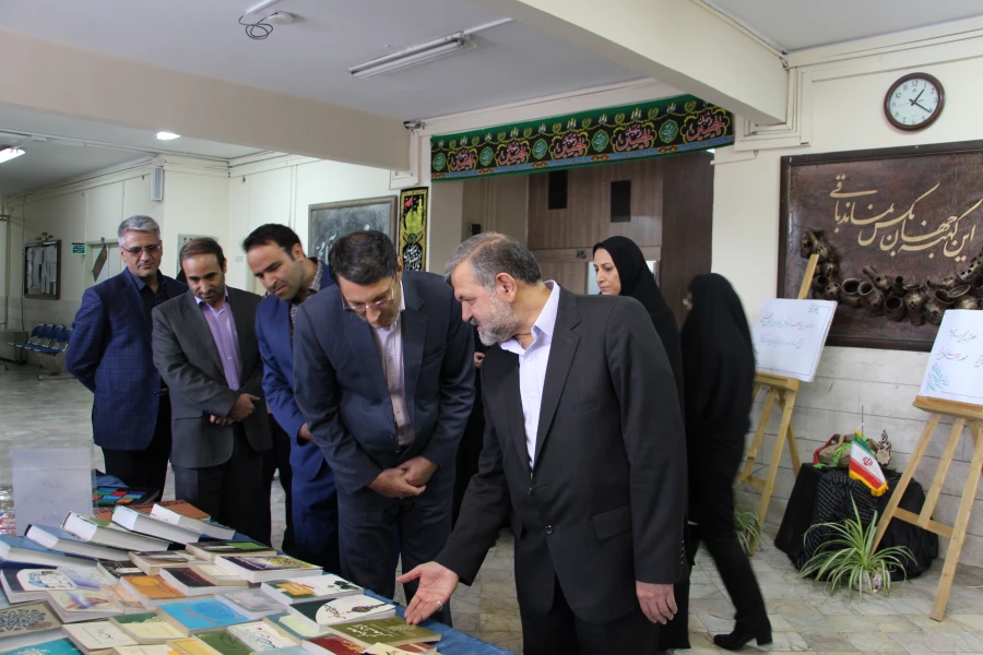 برگزاری نمایشگاه کتاب و گالری با موضوع کاریکاتور کتاب