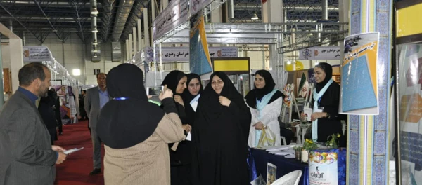 بازدید سرپرست پردیس شهید هاشمی نژاد از غرفه  علمی ، پژوهشی این پردیس در دومین روز فعالیت نمایشگاه هفته پژوهش