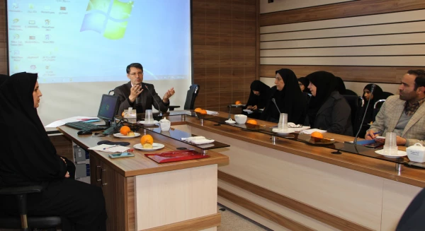 دوره توانمند سازی همیاران سلامت