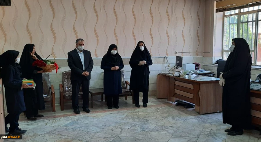 تقدیر مسئولین پردیس ازکارکنان حوزه ی آموزش در دهه سرآمدی آموزش وایام بزرگداشت مقام معلم 
 2