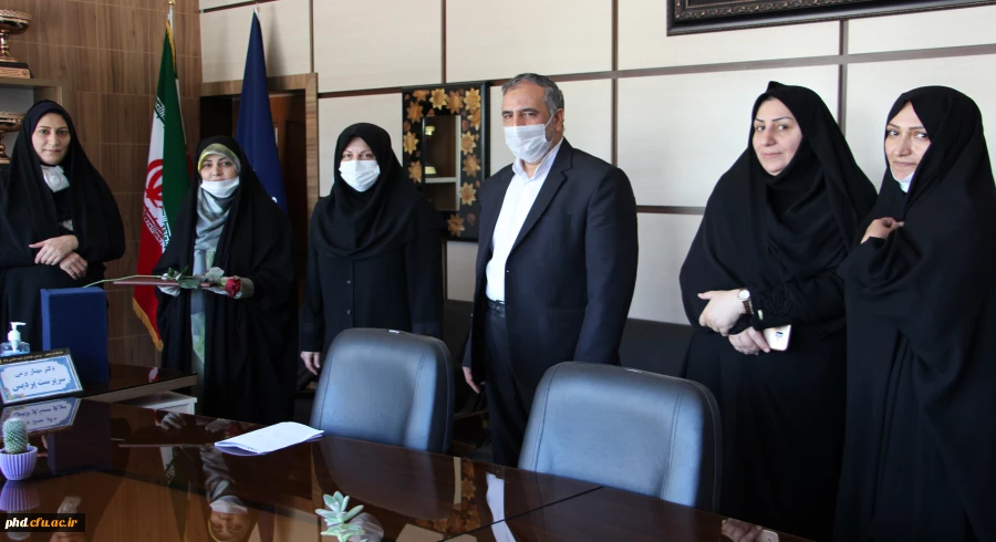 تقدیر از اساتید وکارکنان پیش کسوت
