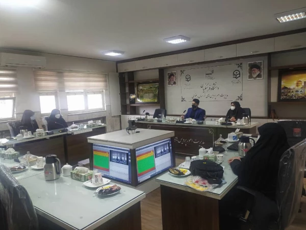 جلسه گفتمان «سبک زندگی شهدا و بدفهمی های رایج» به مناسبت دومین سالگرد شهادت سردار پرافتخار شهید حاج قاسم سلیمانی  3