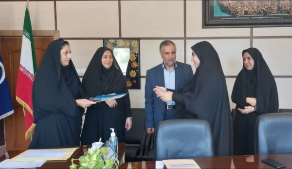 تجلیل و تقدیر ریاست محترم پردیس شهید هاشمی نژاد، دکتر مهناز بزمی از مقام آوران سی و دومین جشنواره کشوری قرآن و عترت 2