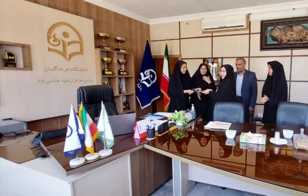 تجلیل و تقدیر ریاست محترم پردیس شهید هاشمی نژاد، دکتر مهناز بزمی از مقام آوران سی و دومین جشنواره کشوری قرآن و عترت 3