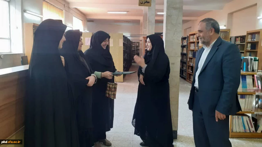 به مناسبت بزرگداشت هفته کتاب و روز کتابدار برگزار شد : تجلیل از کتابدار پردیس شهیدهاشمی نژاد 2