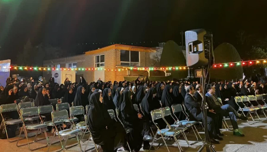 مراسم با شکوه ده سرآمدی آموزش و تجلیل از مقام معلم در مرکز آموزش عالی ثامن الحجج (ع) (واحد خواهران)
   2