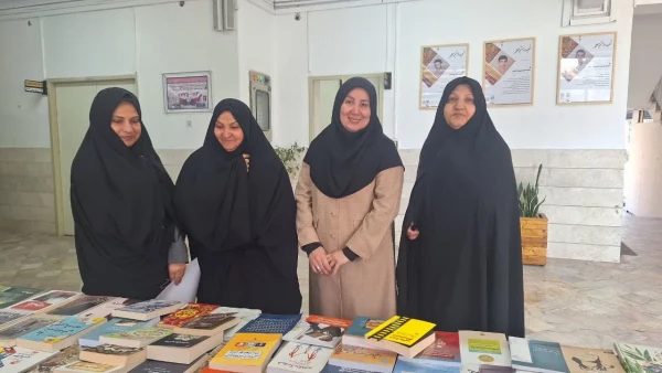 به مناسبت بزرگداشت هفته کتاب و روز کتابدار برگزار شد :تقدیر از مسئولین کتابخانه نور 4