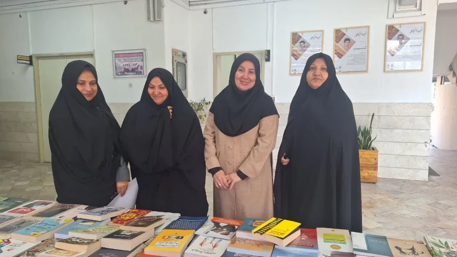 به مناسبت بزرگداشت هفته کتاب و روز کتابدار برگزار شد :تقدیر از مسئولین کتابخانه نور 4