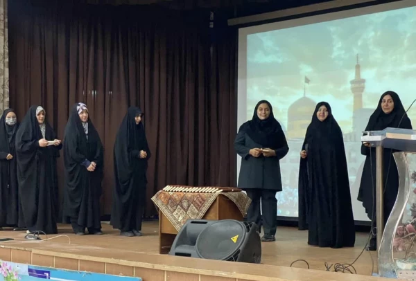 تقدیم قرآن اهدایی مقام معظم رهبری به دانشجو معلمان پردیس شهید هاشمی نژاد ومراکز آموزش عالی تابعه  2