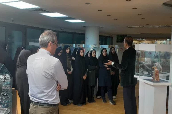  کارگاه پژوهشی بررسی ساختار گوهرها در موزه گوهرشناسی مشهد به مناسبت دهه سرآمدی آموزش
 2