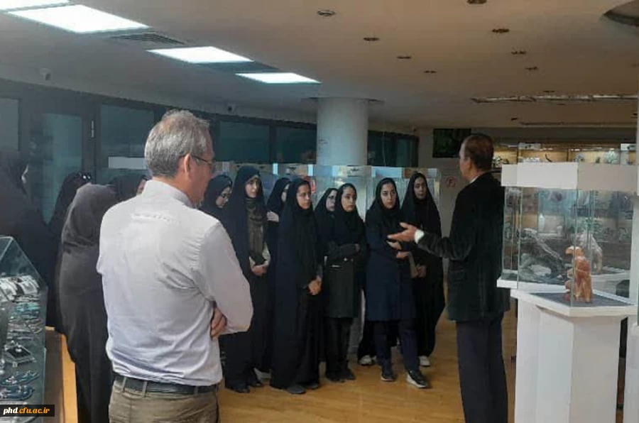  کارگاه پژوهشی بررسی ساختار گوهرها در موزه گوهرشناسی مشهد به مناسبت دهه سرآمدی آموزش
 2