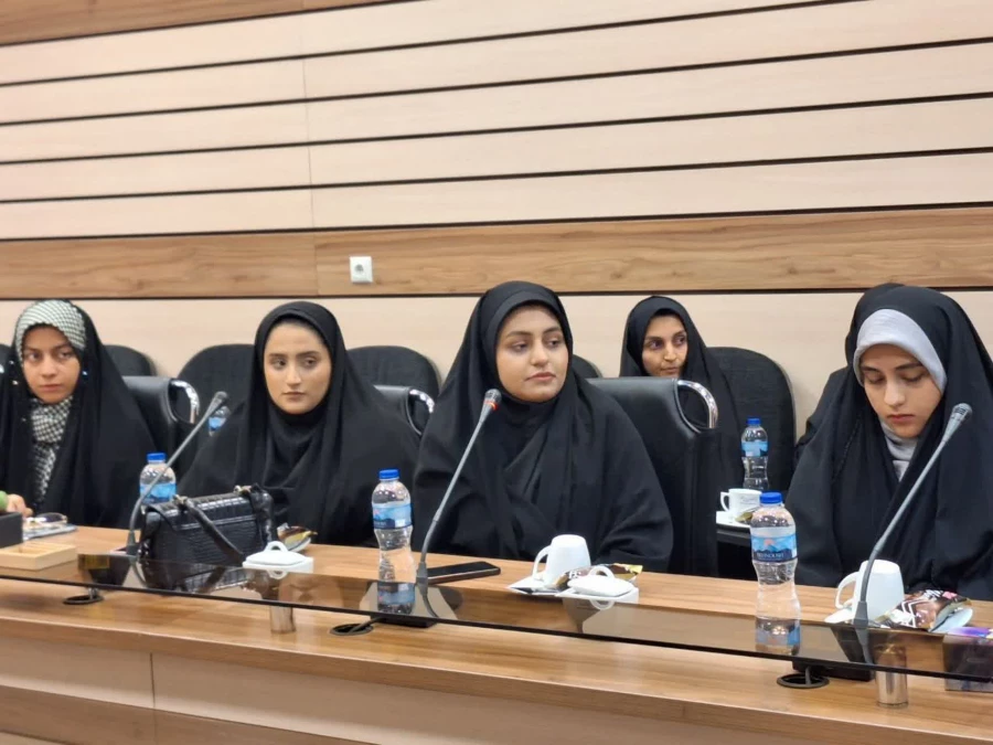 برگزاری نشست هم اندیشی یاوران رسانه در پردیس شهید هاشمی نژاد مشهد 

 4