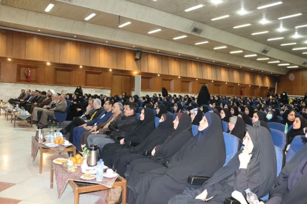 جشن روز دانشجو با حضور مسئولان، اساتید و دانشجویان در تالار امام علی پردیس شهید هاشمی نژاد برگزار شد. 
 5