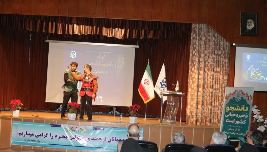 جشن روز دانشجو با حضور مسئولان، اساتید و دانشجویان در تالار امام علی پردیس شهید هاشمی نژاد برگزار شد. 
 7