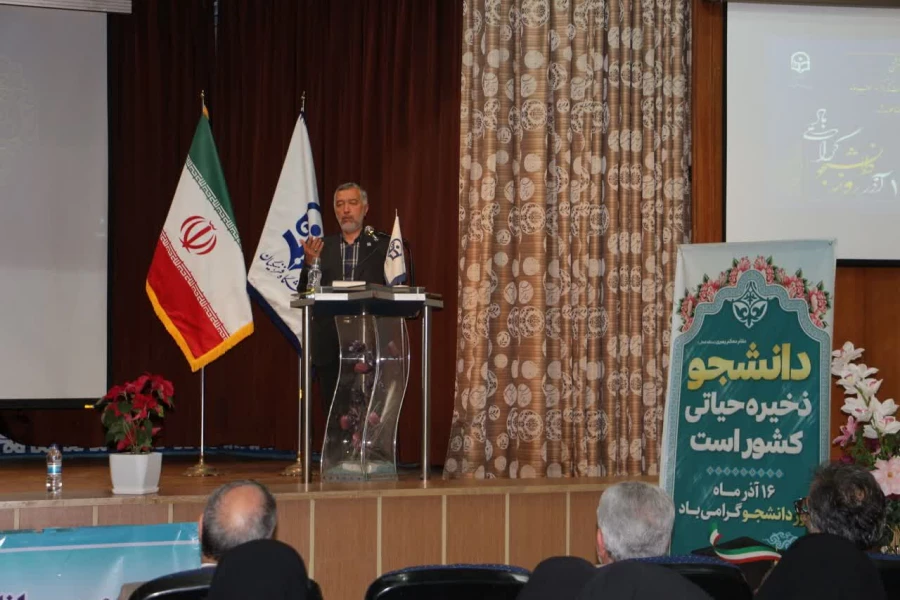 جشن روز دانشجو با حضور مسئولان، اساتید و دانشجویان در تالار امام علی پردیس شهید هاشمی نژاد برگزار شد. 
 8